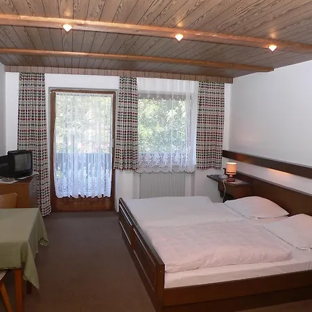 - Zur Post Guest house *